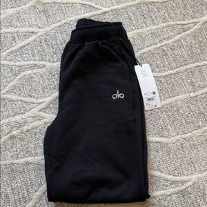 ALO Yoga black accolade sweatpants